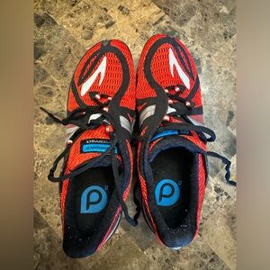 Like new!! Men’s 9- brooks running shoes. In really good condition, barely worn.